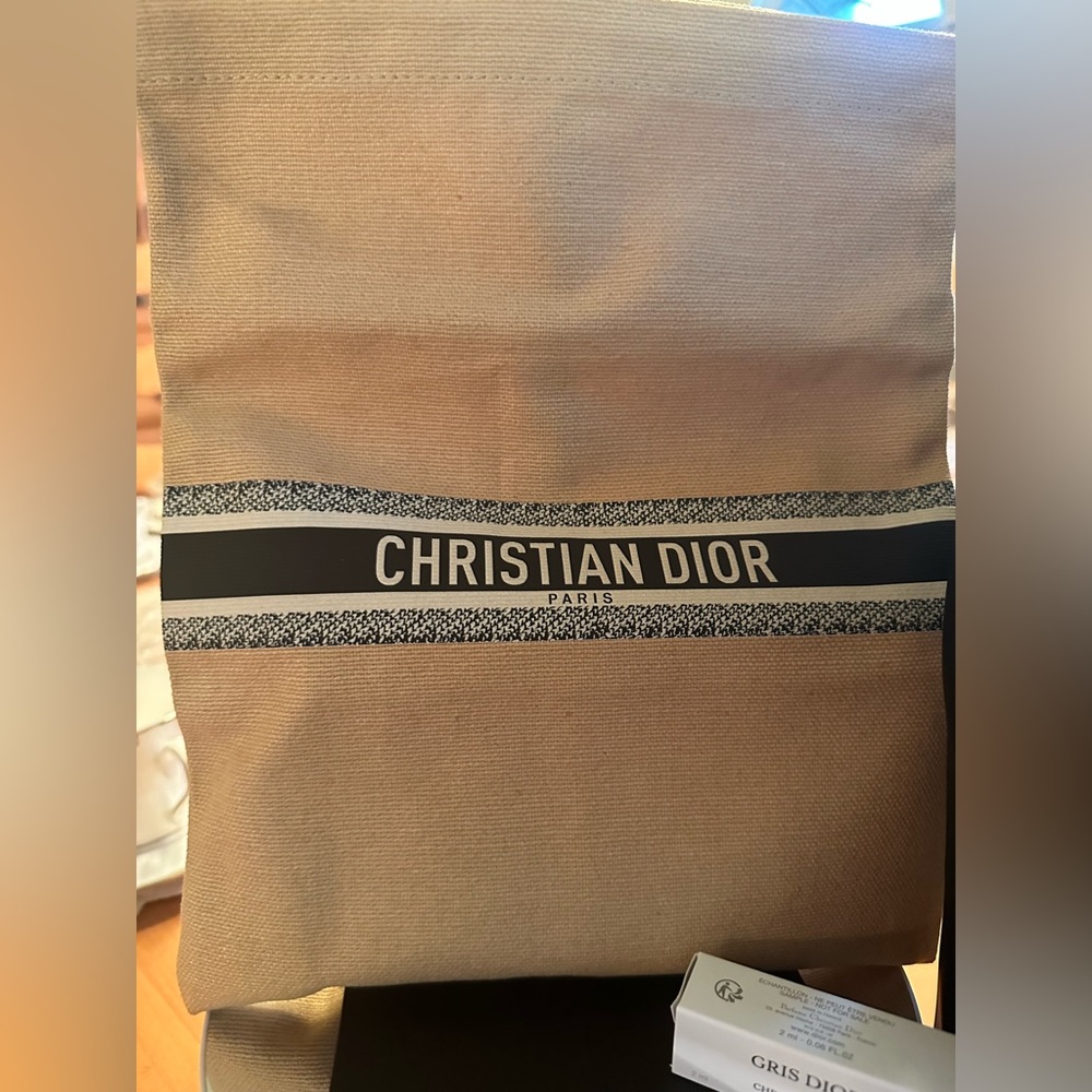 CHRISTIAN DIOR Bundle ( make up brush case/ drawstring bag/travel perfume! NWT! - Picture 4 of 6